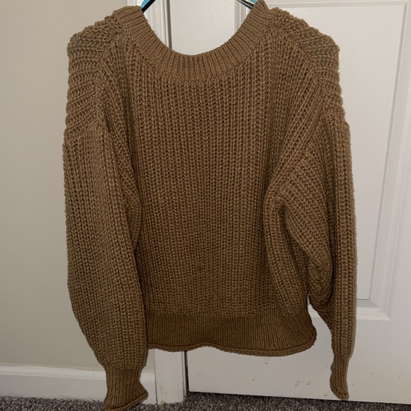 H&M- Sweater - Picture 2 of 3